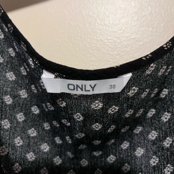 Blouse without slevless - Picture 3 of 3